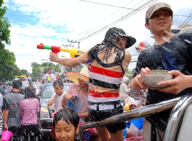 泼水节生存装备get